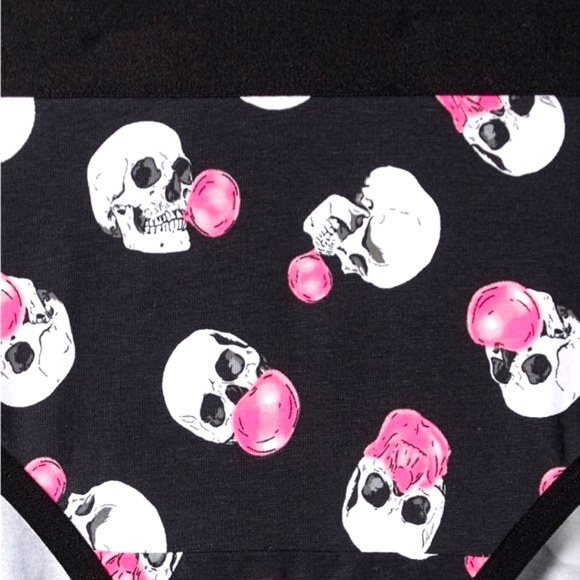 ❤️NWT VINTAGE TORRID BUBBLEGUM SKULL PRINT HIPSTER PANTY - PLUS SIZE - Picture 2 of 8
